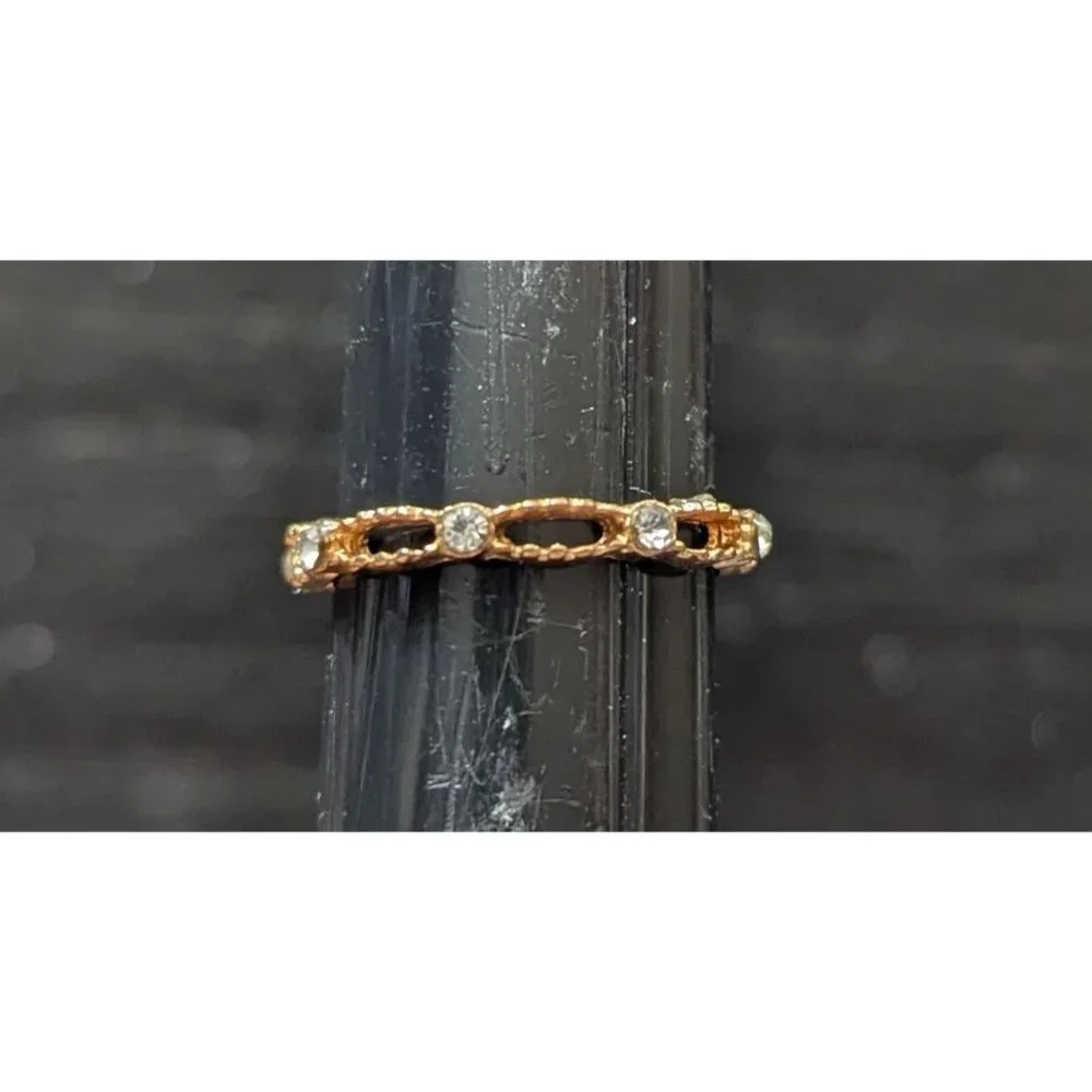 Vintage GoldTone Open Link Band Ring With Clear Rhinestone Accents Size 5.25‎